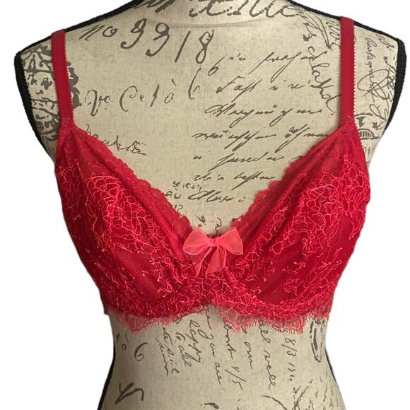 Victoria's Secret Dream Angels Red Lace Bra 36C EUC - Picture 1 of 2